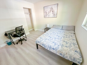 2370 Leon Ave-Unit -2 in Sarasota, FL - Foto de edificio - Building Photo
