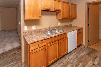 Sunrise Apartments in Sioux Falls, SD - Building Photo - Interior Photo