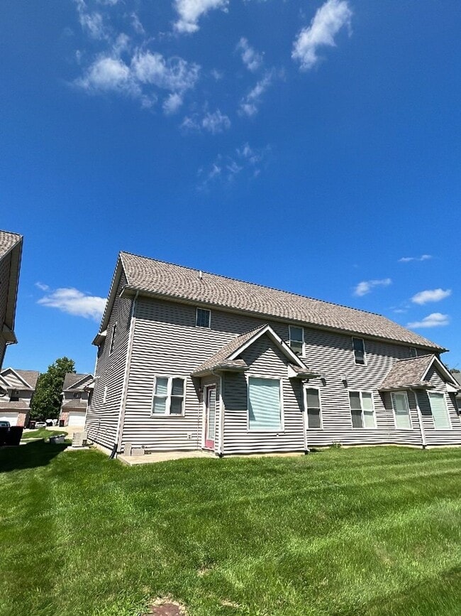 2747-2751 Wyndham Ct in West Lafayette, IN - Building Photo - Building Photo