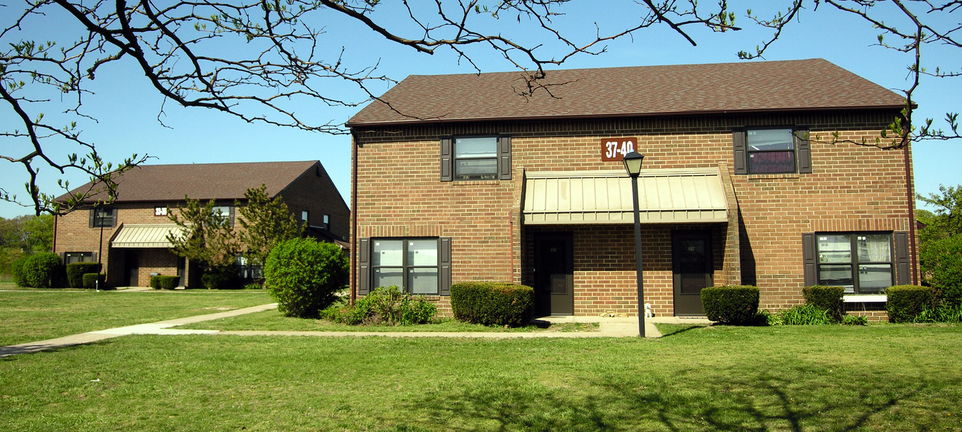 Doctors Path Apartments in Riverhead, NY - Building Photo