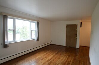 4216 Settle St, Unit 1 in Cincinnati, OH - Foto de edificio - Building Photo