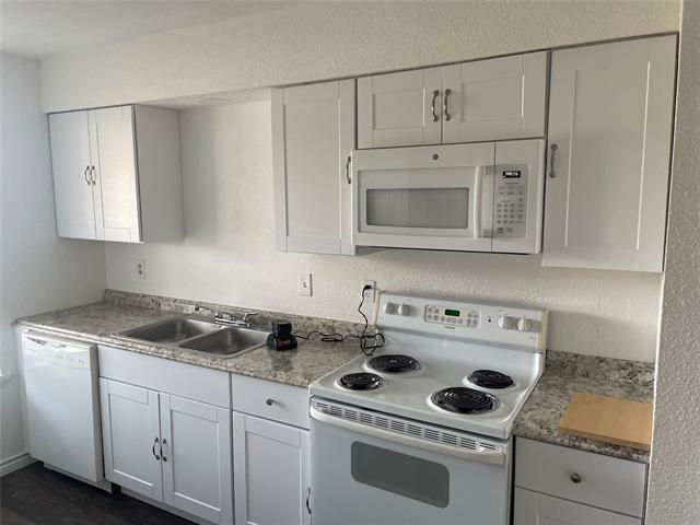 2422 W Northgate Dr in Irving, TX - Building Photo - Building Photo