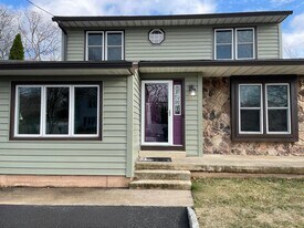 807 Willow Rd in Toms River, NJ - Building Photo