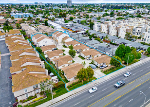 553-555 Victoria St in Costa Mesa, CA - Building Photo - Building Photo