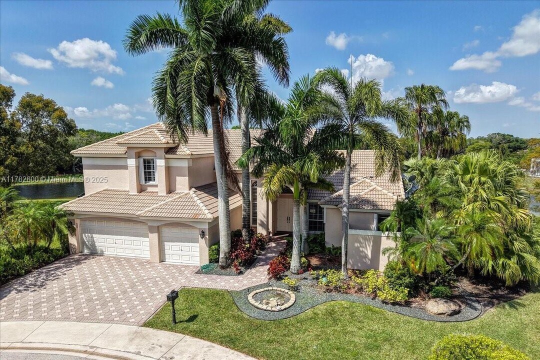 3279 Huntington in Weston, FL - Building Photo