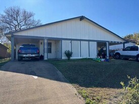 2425 January Ln in Grand Prairie, TX - Building Photo