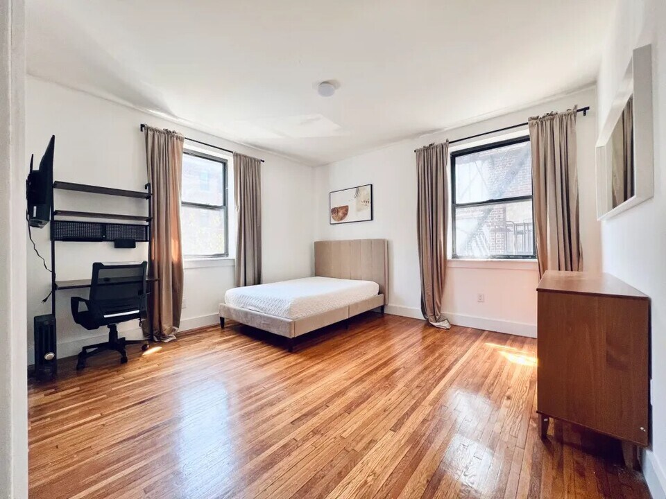 Furnished room/NOT APARTMENT, Unit 2B in Brooklyn, NY - Foto de edificio