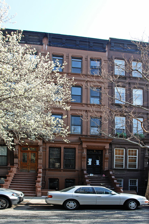 161 W 78th St in New York, NY - Building Photo