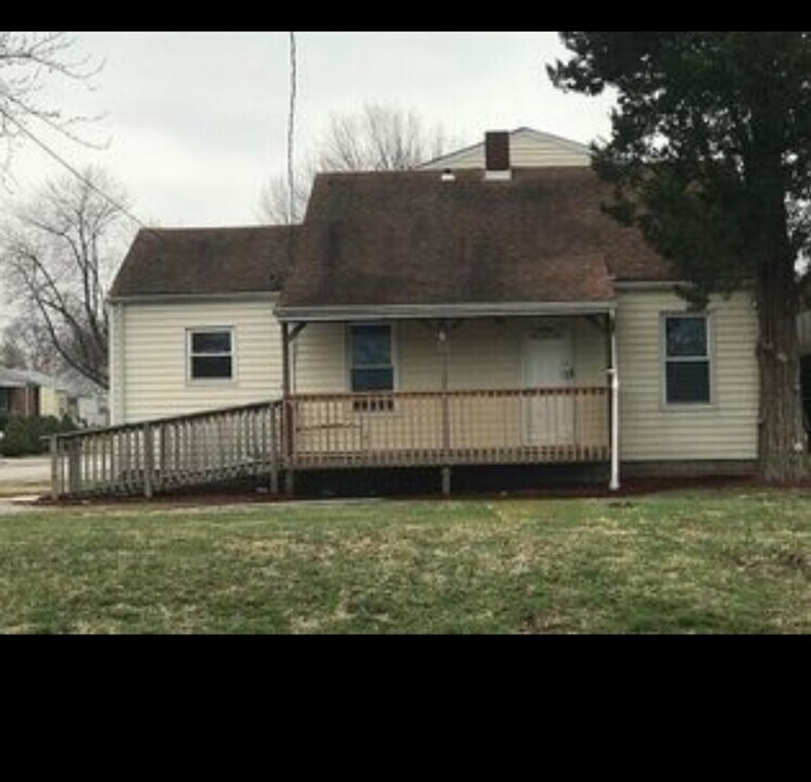 3600 Falling Springs Rd in Sauget, IL - Building Photo