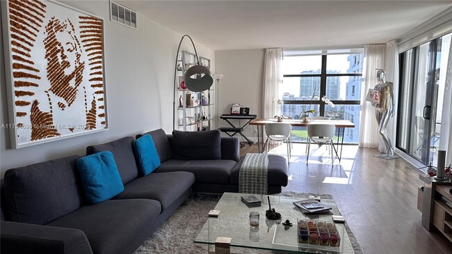 20225 NE 34th Ct in Miami, FL - Building Photo - Building Photo