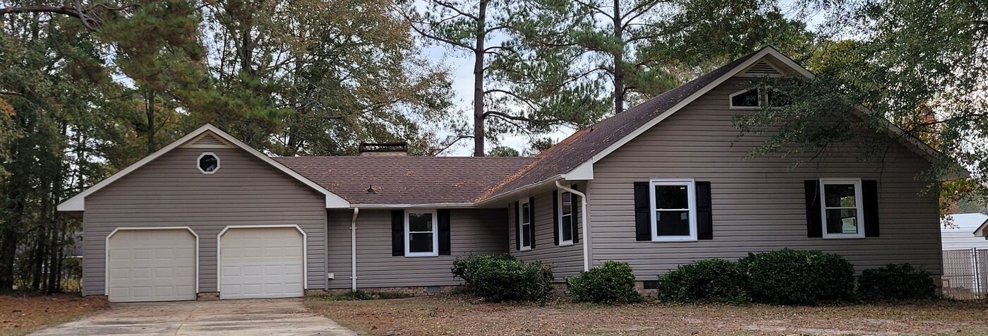 1235 Collingwood Dr in Sumter, SC - Building Photo