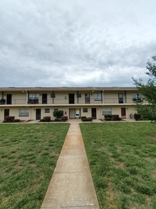 property at 5505 Hernandes Dr