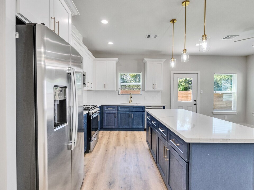 4713 Talina Way in Houston, TX - Building Photo