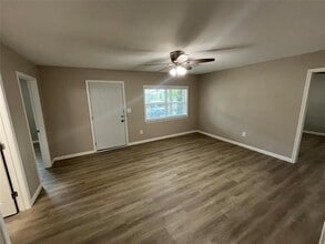 9623 Laneyvale Ave in Dallas, TX - Building Photo - Building Photo