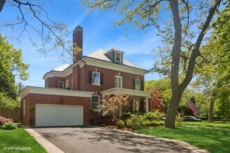 835 Lake Ave in Wilmette, IL - Building Photo - Building Photo