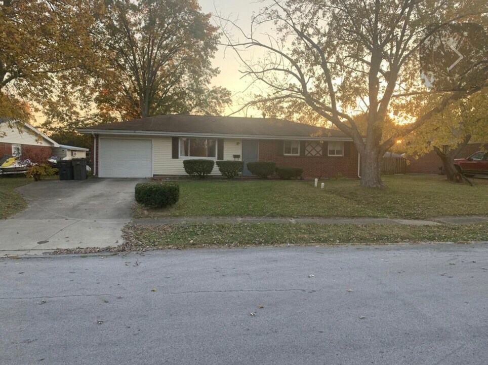 709 Mackenzie Dr in Lima, OH - Building Photo
