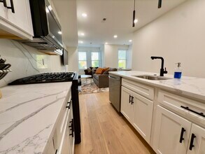 808 12th St NE, Unit #2 in Washington, DC - Building Photo - Building Photo
