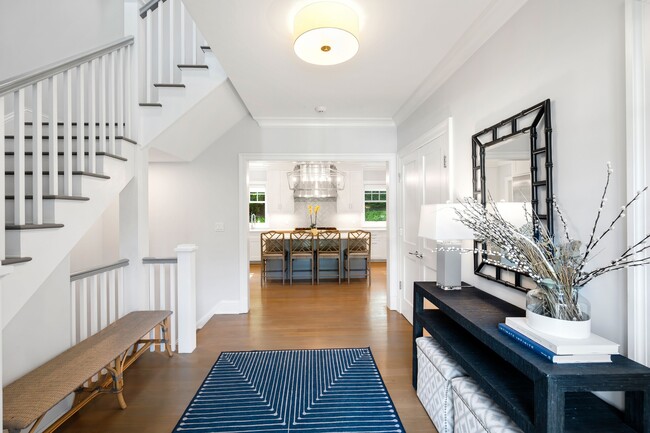 53 Long Meadow Rd in Greenwich, CT - Building Photo - Building Photo
