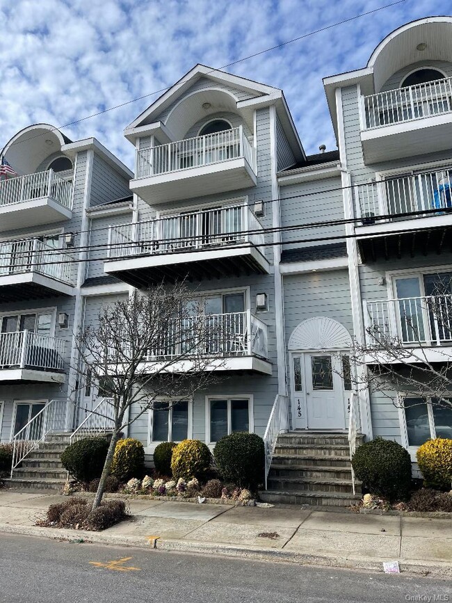 145 Monroe Blvd in Long Beach, NY - Building Photo - Building Photo