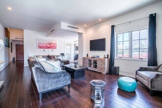 225 S Hamilton Dr in Beverly Hills, CA - Building Photo - Building Photo