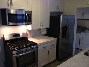 1607 18th St, Unit 2030 in Manhattan Beach, CA - Building Photo - Building Photo