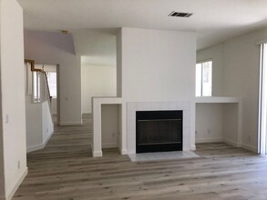 59 Eaglecreek in Irvine, CA - Building Photo - Building Photo