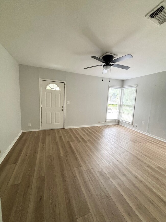 1519 Leaman Ave in Rosenberg, TX - Building Photo - Building Photo