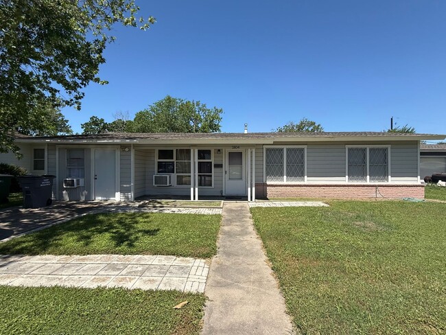 property at 1804 E Poplar Ave