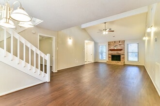 17103 Spruce Run Dr in Spring, TX - Foto de edificio - Building Photo