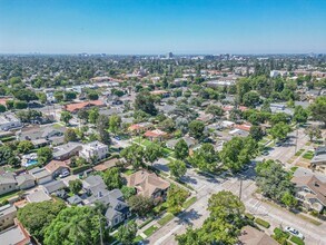704 E Maple Ave in Orange, CA - Building Photo - Building Photo