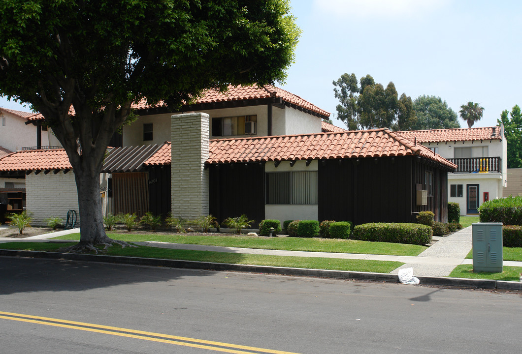 16102 Malaga Ln in Huntington Beach, CA - Building Photo