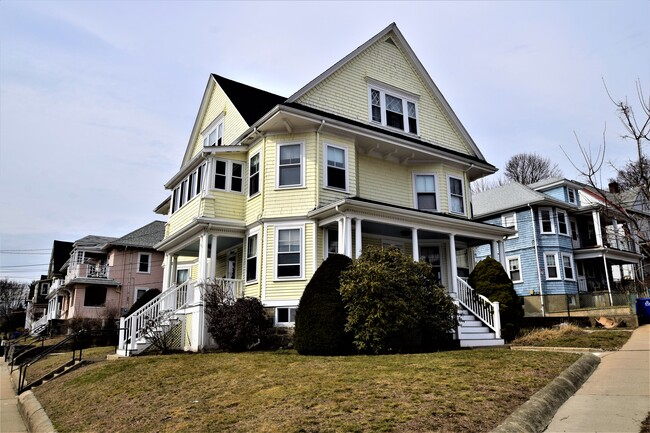 32 Bigelow St in Boston, MA - Building Photo - Building Photo