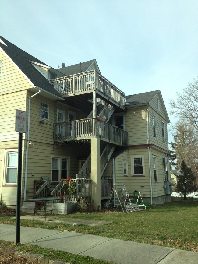 26 6th Ave in Atlantic Highlands, NJ - Foto de edificio - Building Photo