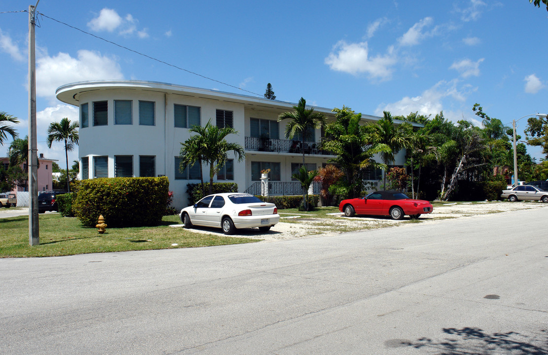 1041 NE 78th Rd in Miami, FL - Foto de edificio