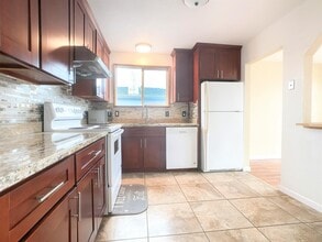 1215 Skyline Dr, Unit 1215 Skyline Dr, Daly City, CA 94015 in Daly City, CA - Building Photo - Building Photo