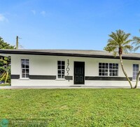 1705 SW 100th Ave in Miramar, FL - Building Photo - Building Photo