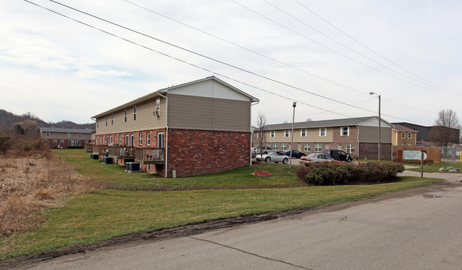 Glenbrier Apartments in Huntington, WV - Building Photo - Building Photo