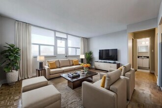 Upper Canada Court, West in Toronto, ON - Building Photo - Building Photo