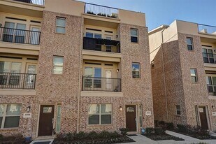 1310 Palm Canyon Dr in Dallas, TX - Building Photo