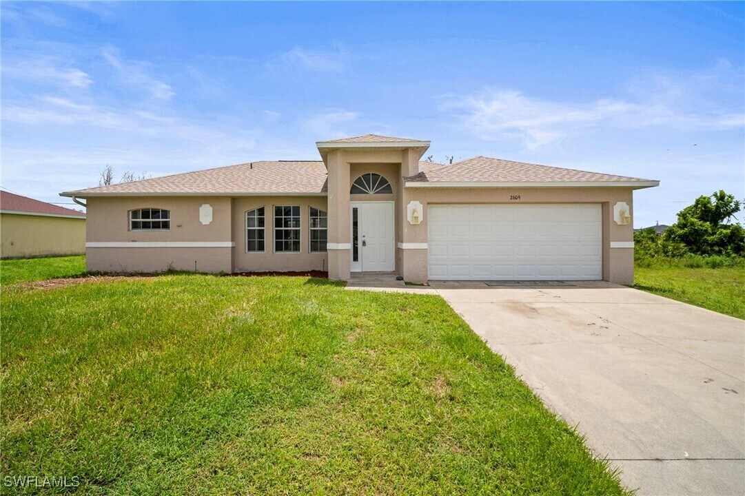 2609 NE 2nd Ave in Cape Coral, FL - Building Photo