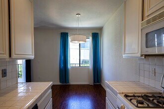 14539 Benefit St in Los Angeles, CA - Building Photo - Building Photo