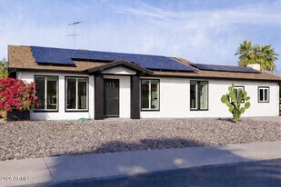 2936 W Michelle Dr in Phoenix, AZ - Building Photo