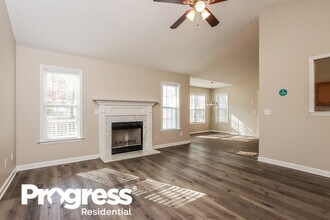 300 Wood Green Dr in Wendell, NC - Foto de edificio - Building Photo