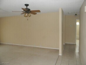 5791 Brisbane Pl in Las Vegas, NV - Foto de edificio - Building Photo