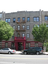 8699 Bay Pky in Brooklyn, NY - Foto de edificio - Building Photo