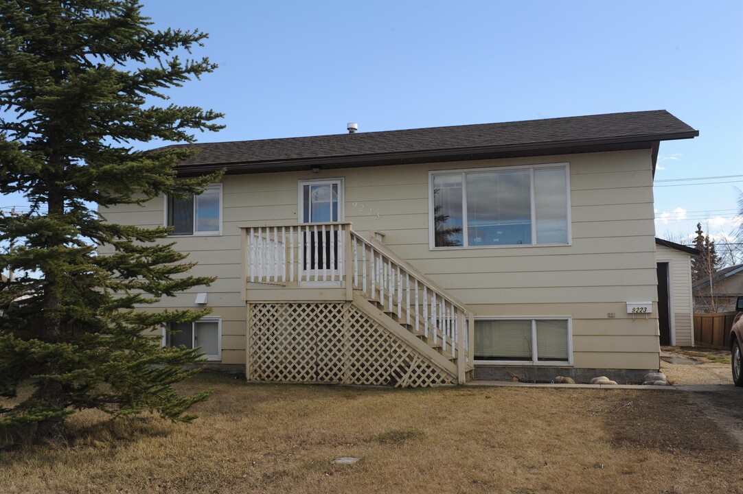 9223-101ave 101 Ave in Grande Prairie, AB - Building Photo