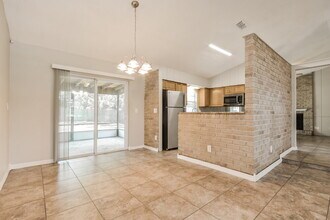 501 Salerno Dr in Deltona, FL - Foto de edificio - Building Photo