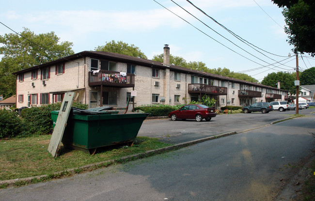 Sutton Place Apartments in Allentown, PA - Foto de edificio - Building Photo