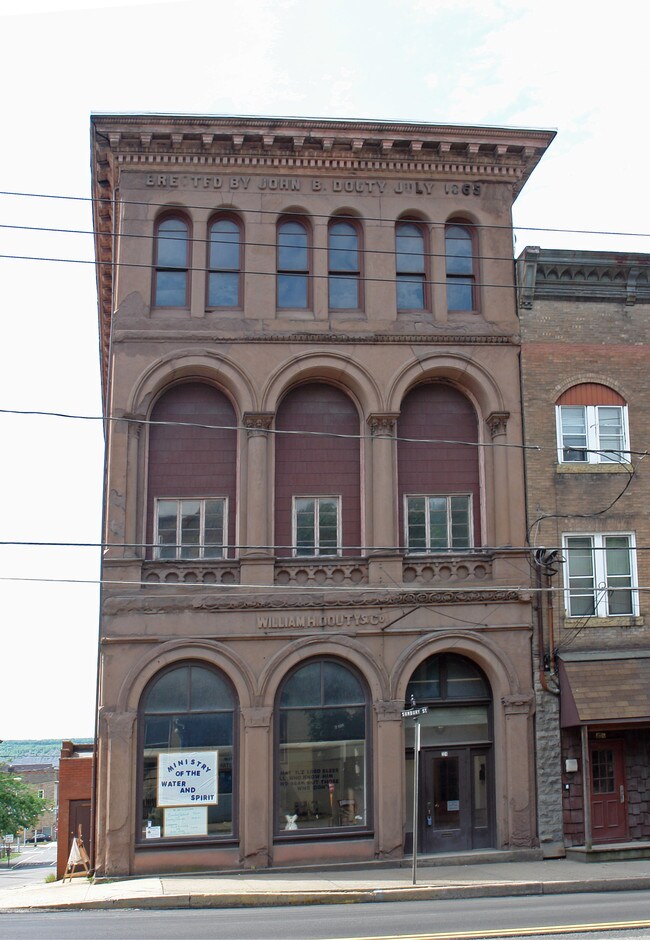 324 E Sunbury St in Shamokin, PA - Foto de edificio - Building Photo