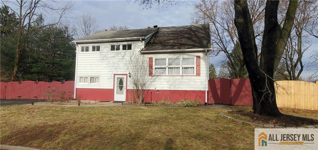 40 Beverly Ave in Franklin Township, NJ - Building Photo